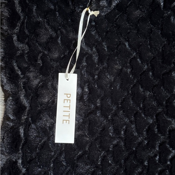 Mari Gabrielle Black Faux Fur Jacket - Picture 10 of 11